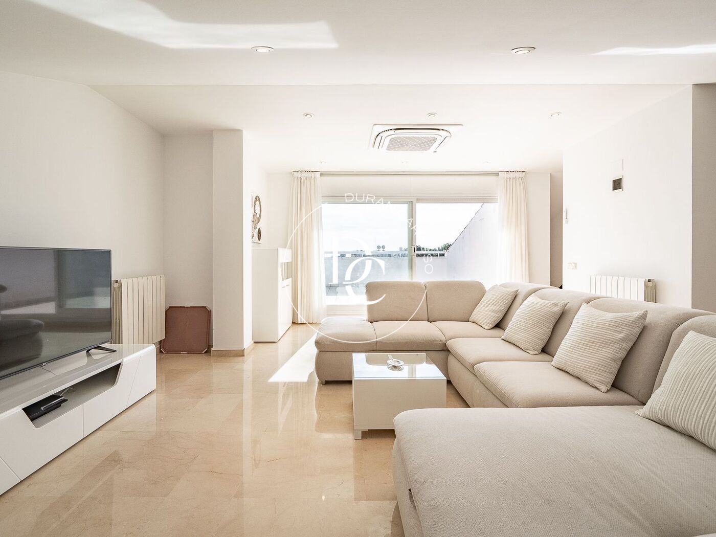 Sala d'estar de Dúplex en venda en Sitges amb Aire condicionat, Calefacció i Terrassa