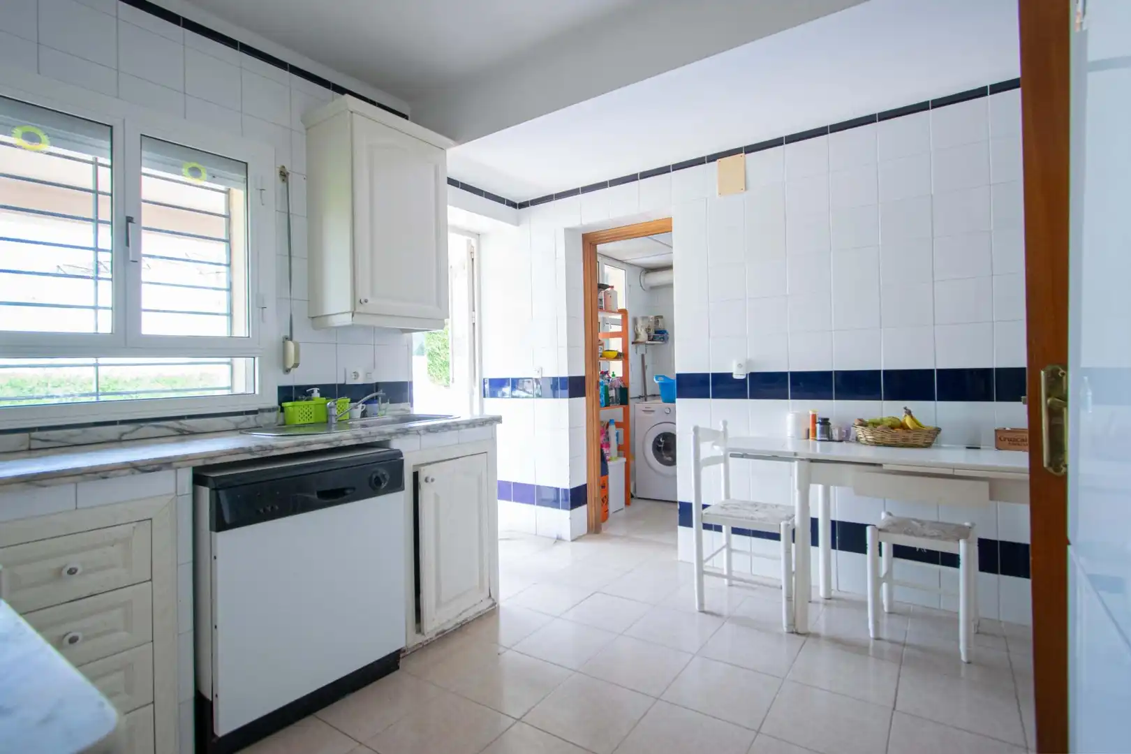 Cuina de Casa o xalet en venda en Alcalá de Guadaira amb Aire condicionat, Calefacció i Jardí privat