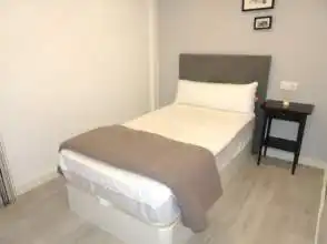 Habitación de Piso de alquiler en Gijón  con Calefacción, Parquet y Amueblado