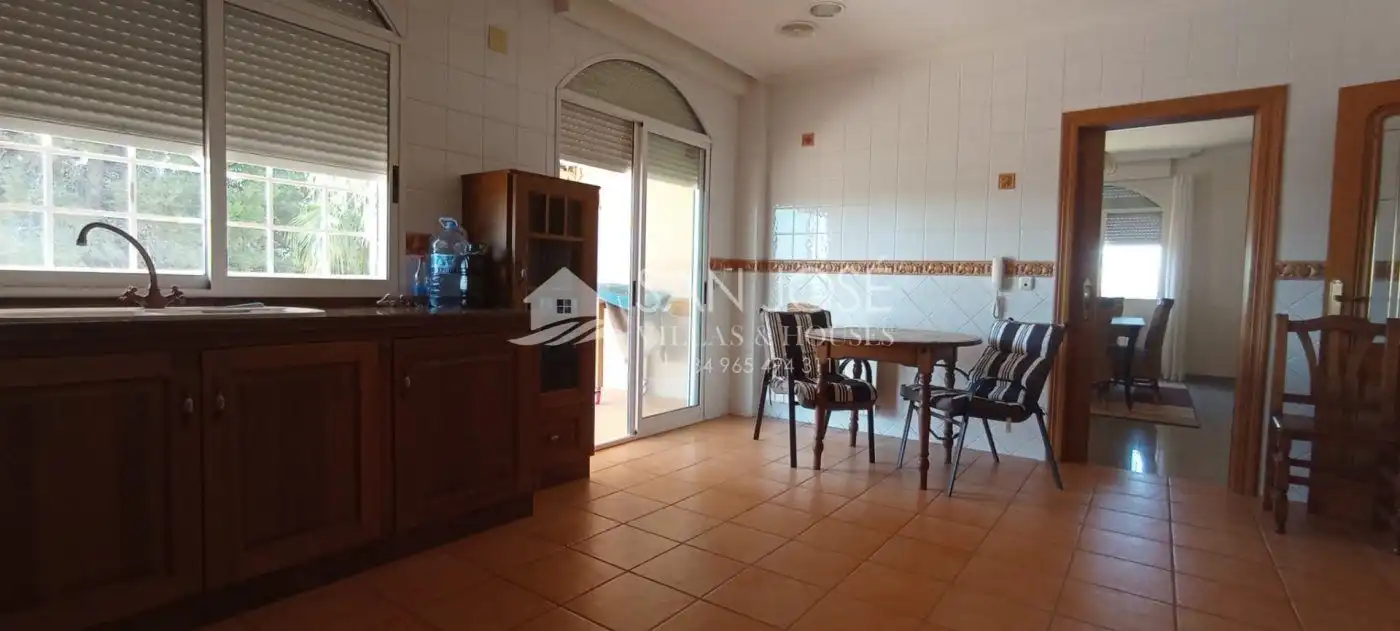 Cocina de Casa o chalet en venta en Crevillent con Aire acondicionado, Calefacción y Jardín privado