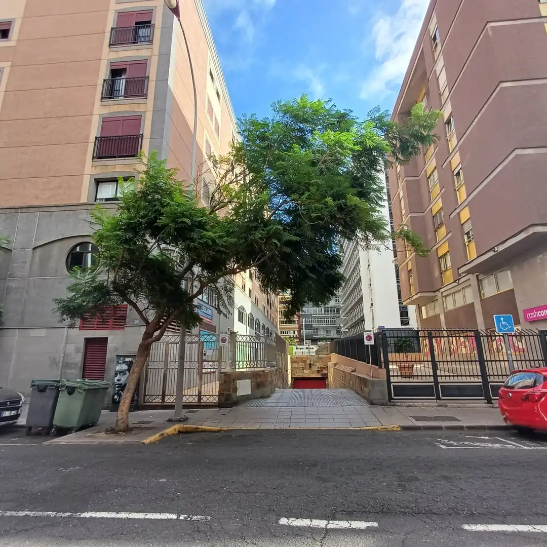 Vista exterior de Piso en venta en Las Palmas de Gran Canaria con Amueblado
