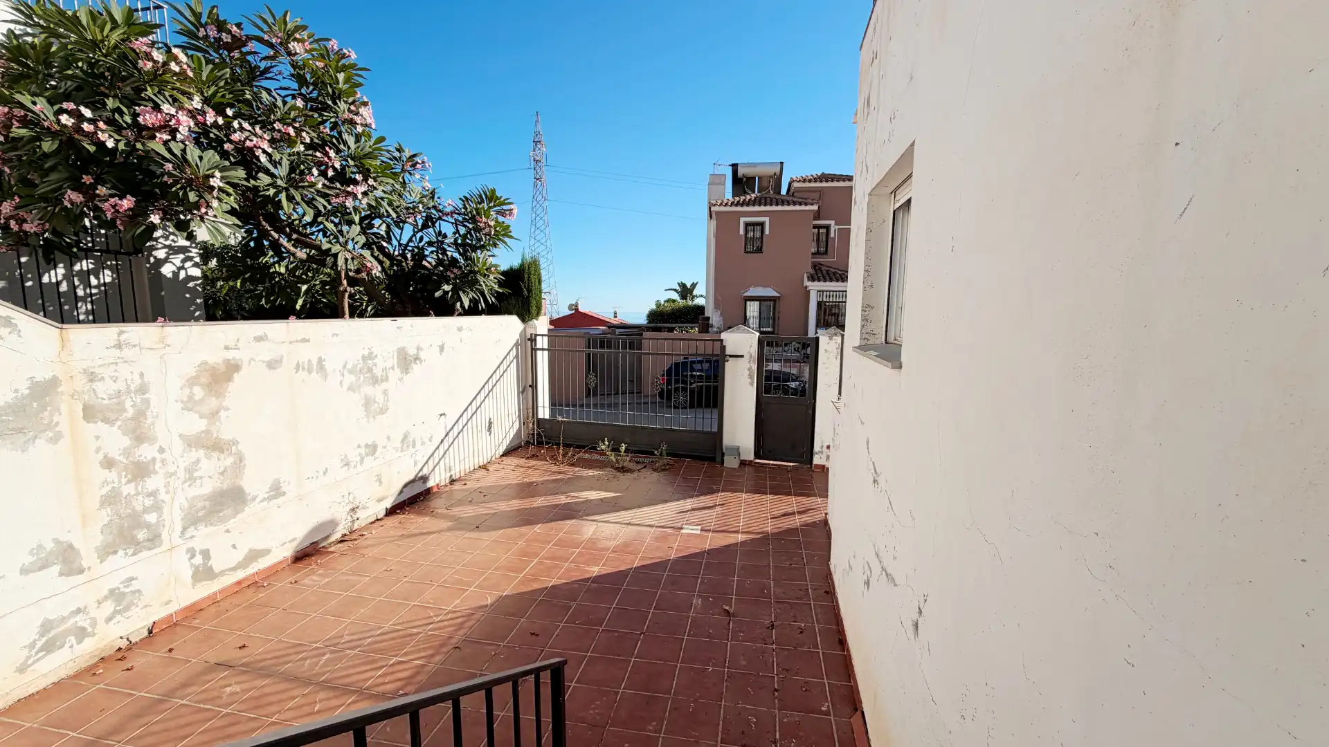 Vista exterior de Casa o chalet en venta en Urbanización Santa Rosa