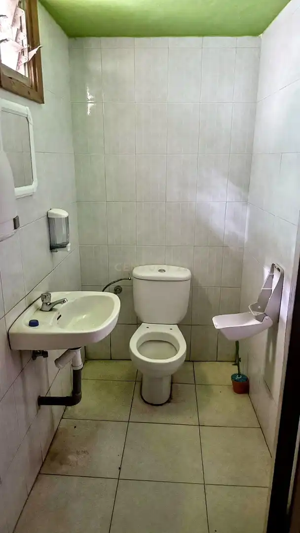 Baño de Local de alquiler en San Cristóbal de la Laguna