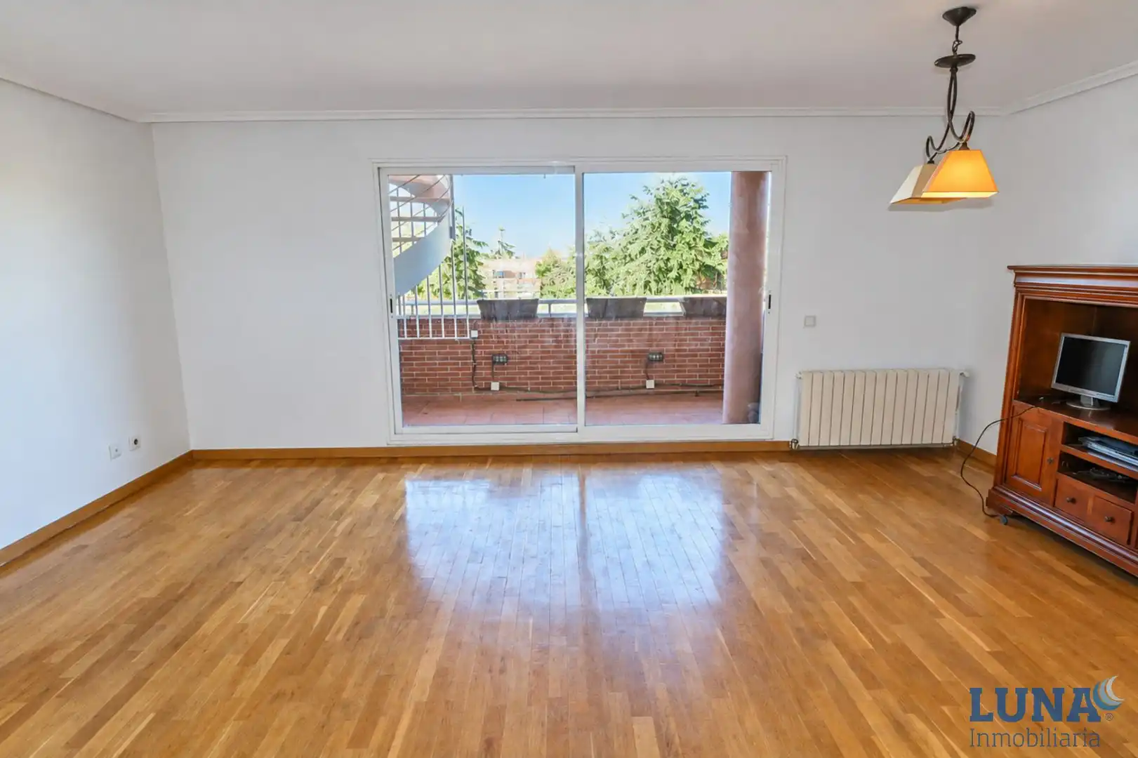 Wohnzimmer von Dachboden zum Verkauf in Pozuelo de Alarcón mit Klimaanlage, Heizung und Parkett