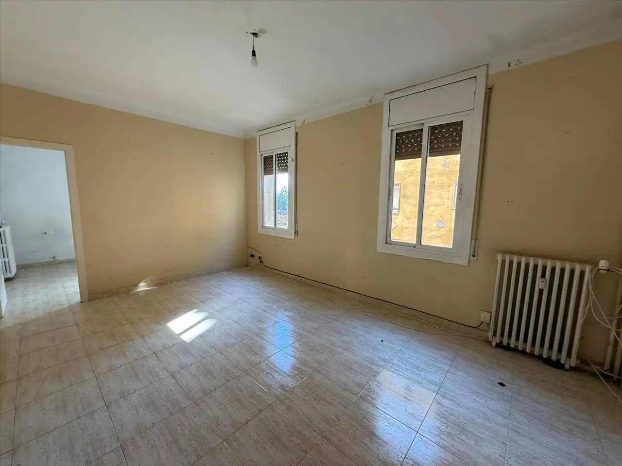 Bedroom of Flat for sale in Figueres