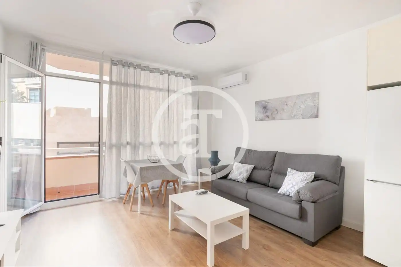 Wohnzimmer von Wohnung zur Miete in Barcelona mit Klimaanlage, Möbliert und Ofen
