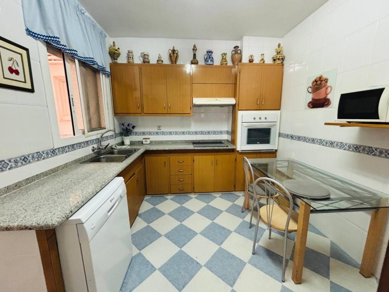 Cocina de Piso en venta en Vilanova i la Geltrú con Calefacción, Terraza y Balcón