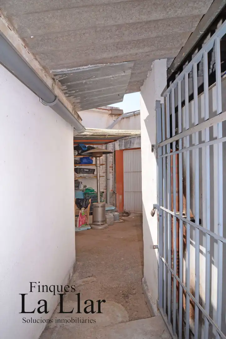 Commercial properties for sale in d'Ernest Lluch, Torrent Ballester