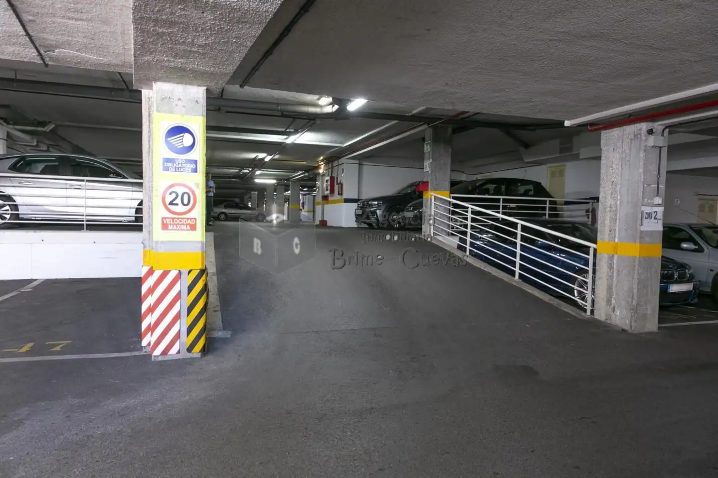 Parkplatz von Erdgeschoss zum Verkauf in Oviedo  mit Heizung, Privatgarten und Parkett