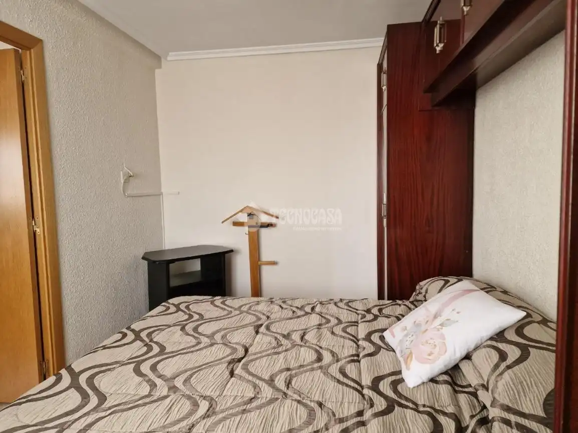 Bedroom of Flat for rent in Huesca