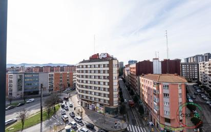 Vista exterior de Pis en venda en Gijón  amb Calefacció, Parquet i Terrassa