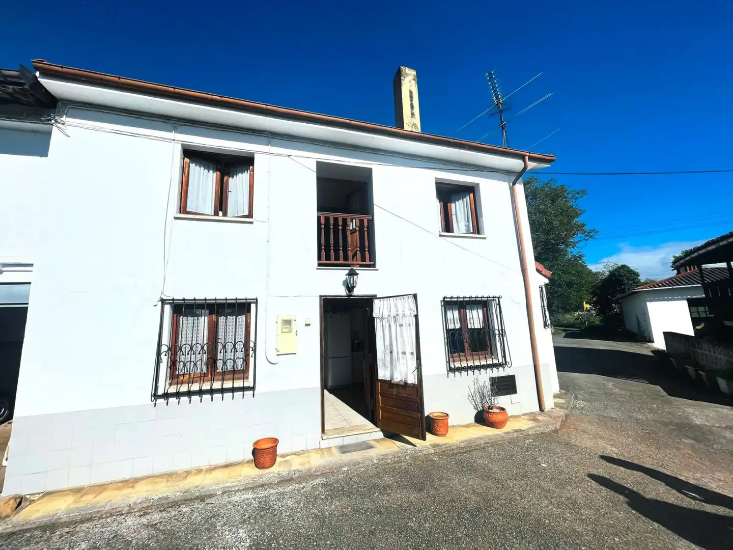 Vista exterior de Casa o xalet en venda en Llanera amb Traster