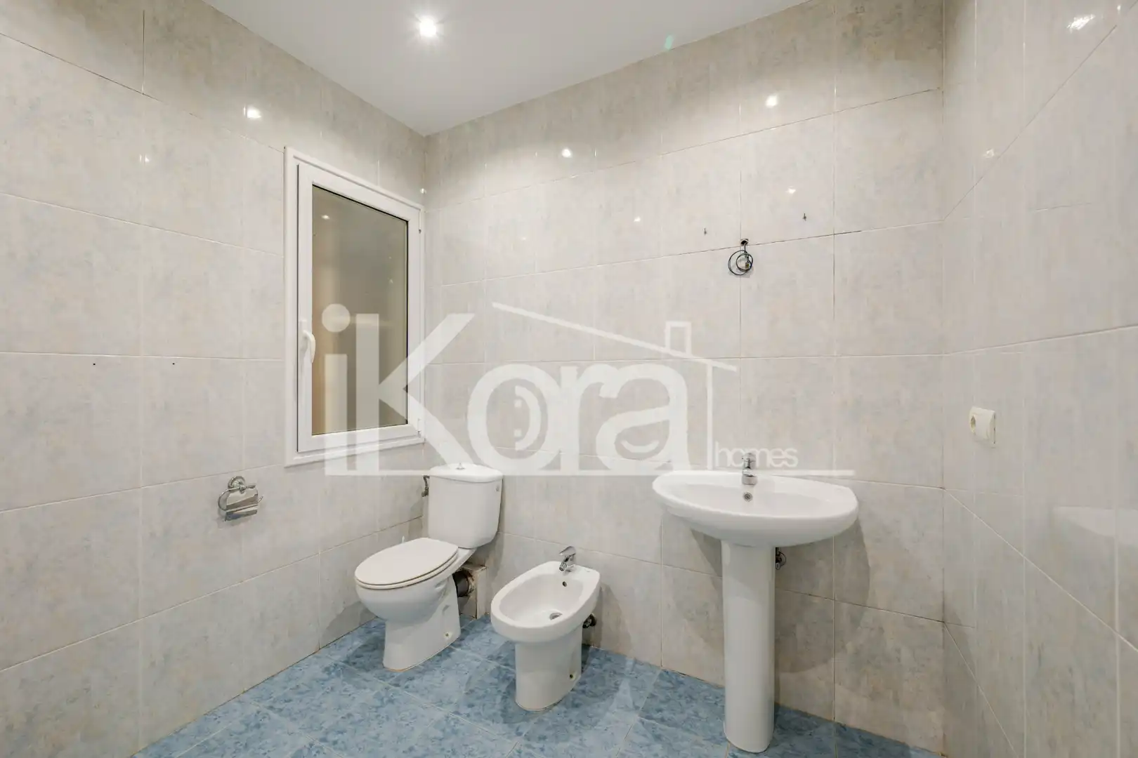Bathroom of Flat for sale in Donostia - San Sebastián   with Heating, Storage room and Oven