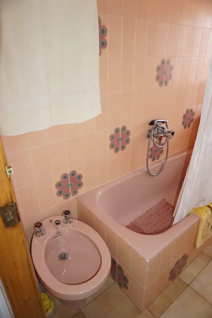 Baño de Piso en venta en Monterroso con Amueblado, Horno y Balcón