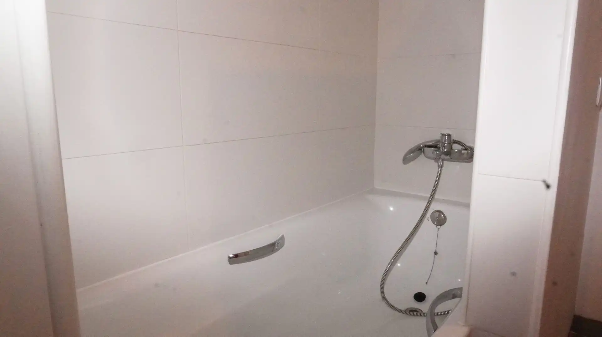 Bany de Àtic de lloguer en Motril amb Aire condicionat, Terrassa i Moblat