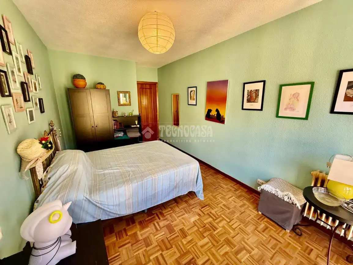 Habitación de Piso en venta en Ávila con Calefacción, Parquet y Trastero
