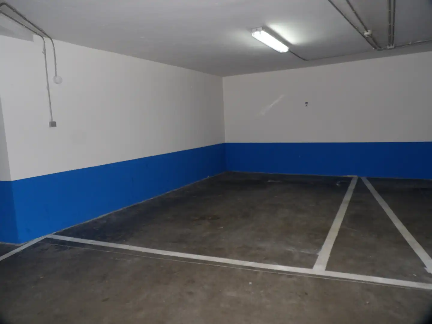 Parking de Apartamento en venta en León Capital  con Calefacción, Parquet y Amueblado