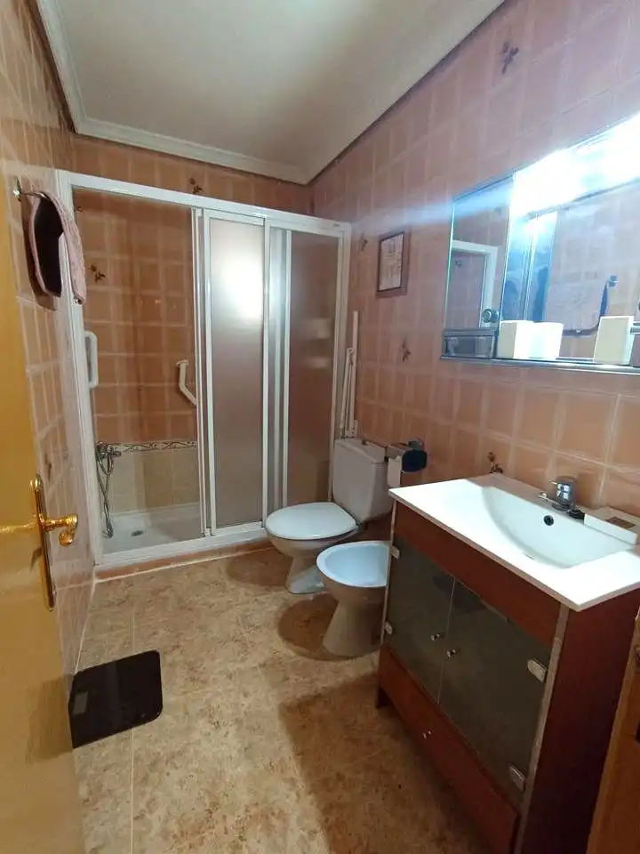 Badezimmer von Wohnung zur Miete in Madrid mit Möbliert