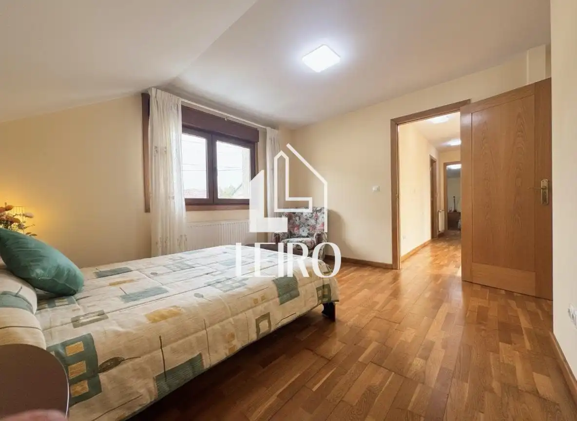 Habitación de Casa o chalet en venta en Vilagarcía de Arousa con Calefacción, Terraza y Trastero