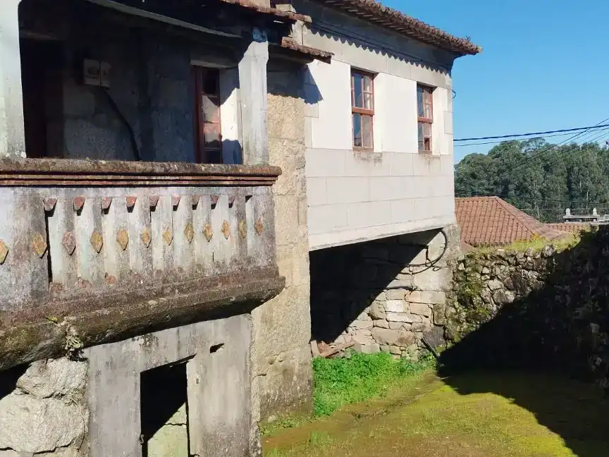 Vista exterior de Pis en venda en Meis amb Balcó