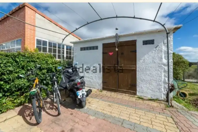 Vista exterior de Casa o xalet en venda en Cistérniga amb Aire condicionat, Calefacció i Jardí privat