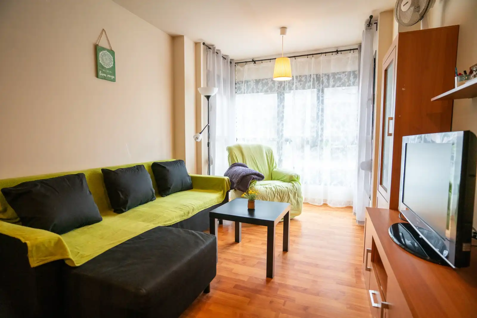Sala de estar de Apartamento en venta en Val de San Vicente  con Calefacción, Parquet y Amueblado