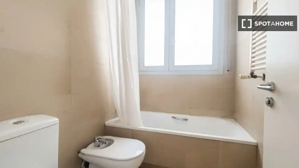 Appartamento con terrazza in affitto a Sant Martí, imagen 5