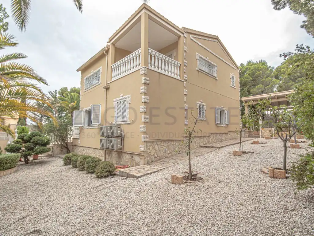 Vista exterior de Casa o chalet en venta en Altea con Piscina y Amueblado