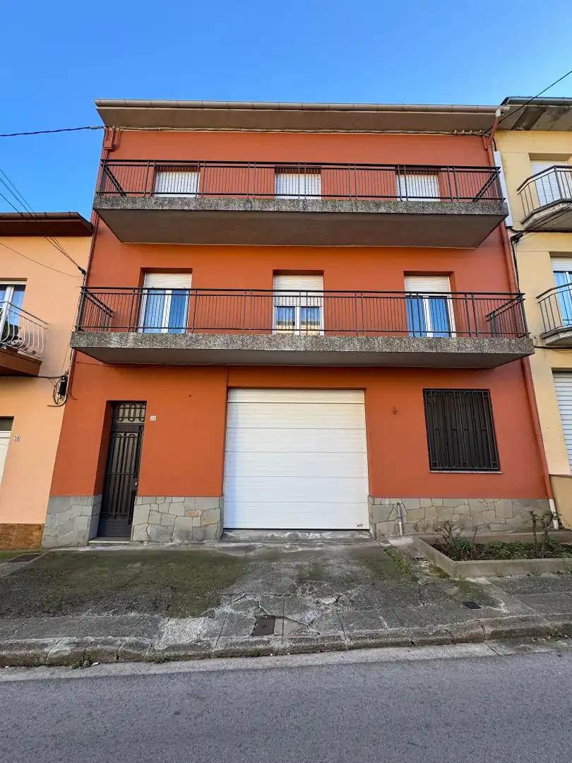 Vista exterior de Casa o xalet en venda en Olot amb Calefacció, Jardí privat i Balcó