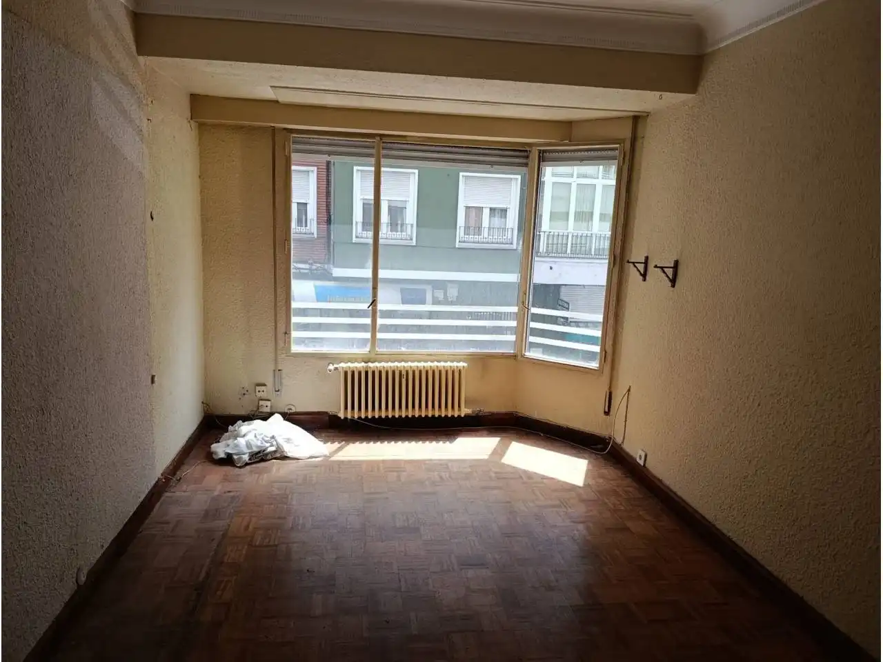 Habitación de Piso en venta en León Capital  con Calefacción, Terraza y Trastero