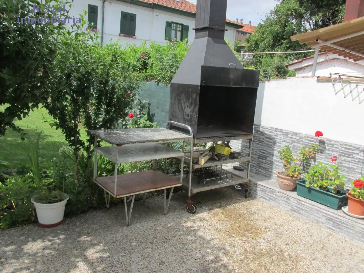 Jardí de Casa o xalet en venda en  Logroño amb Calefacció, Jardí privat i Terrassa