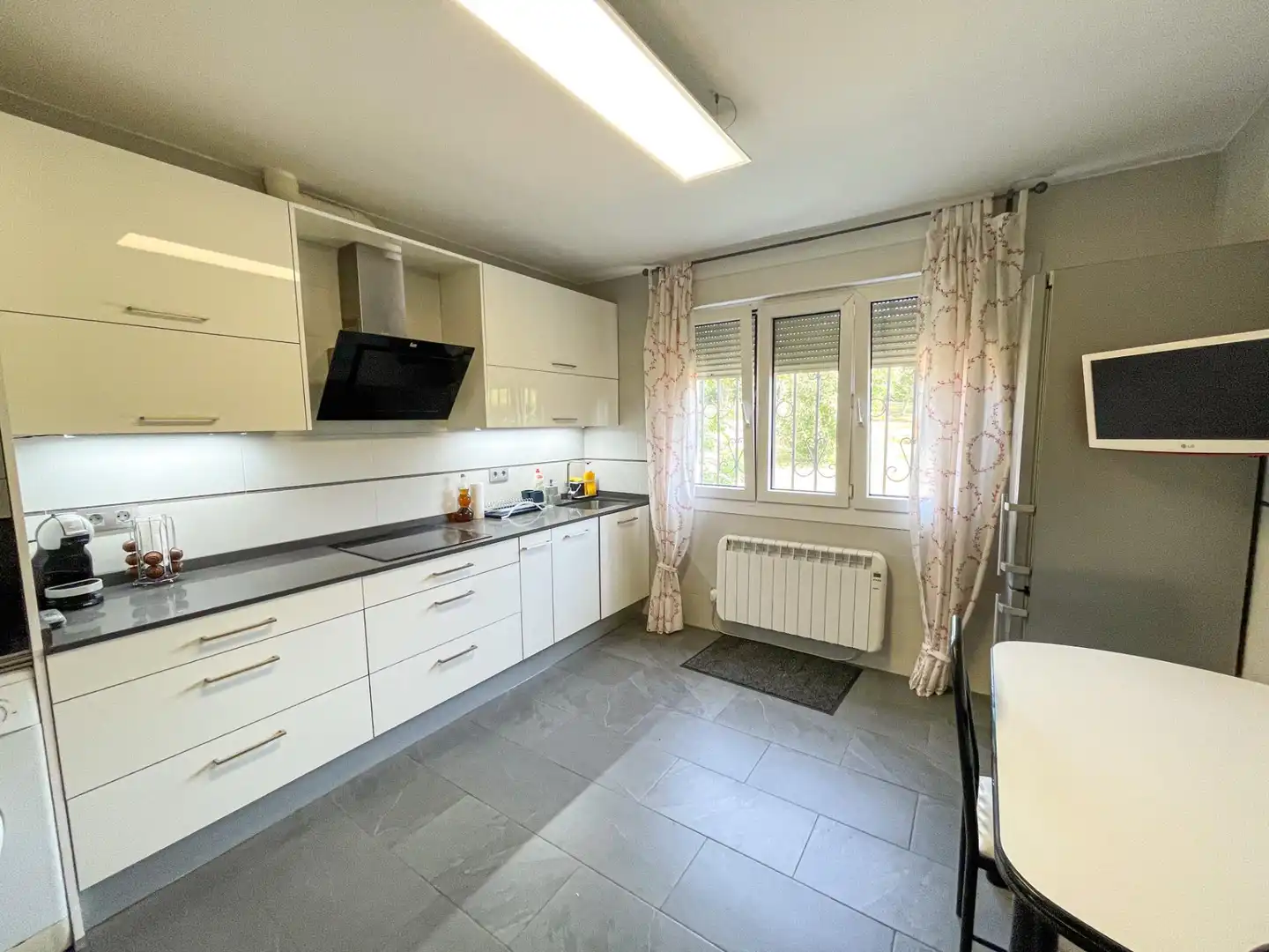 Kitchen of Houses for sale in Abanto y Ciérvana-Abanto Zierbena  with Heating, Private garden and Storage room