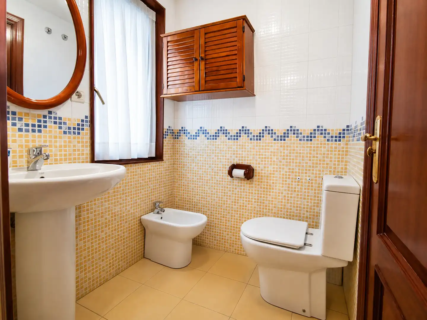 Bathroom of Flat for rent in Gijón   with Heating, Parquet flooring and Furnished