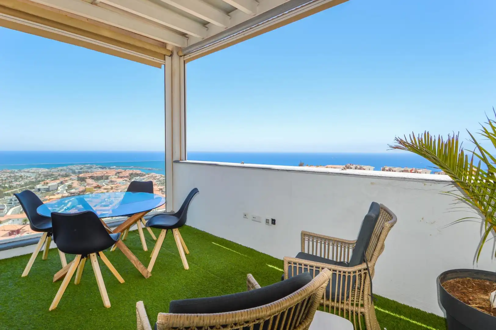 Terrasse von Dachboden zum Verkauf in Mogán mit Klimaanlage, Terrasse und Balkon