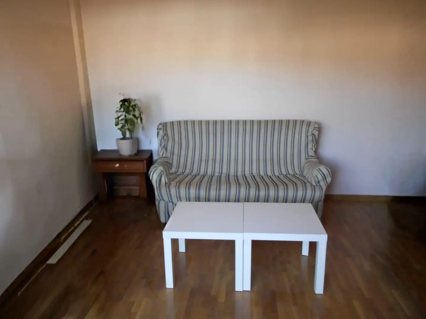 Wohnzimmer von Einfamilien-Reihenhaus zum Verkauf in Murcia mit Klimaanlage, Heizung und Privatgarten