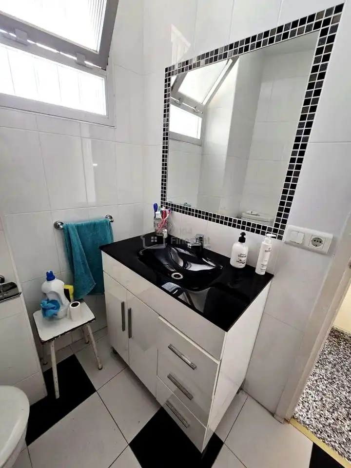 Baño de Apartamento en venta en Benidorm con Terraza, Amueblado y Piscina comunitaria
