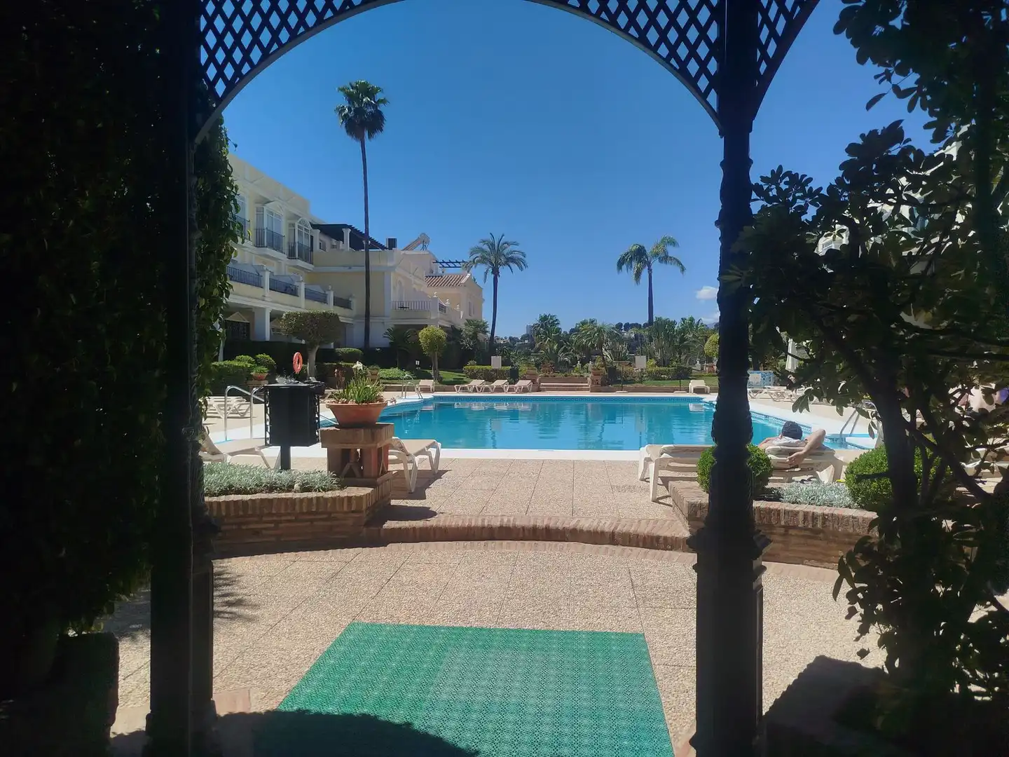 Piscina de Piso en venta en Marbella con Aire acondicionado, Terraza y Amueblado