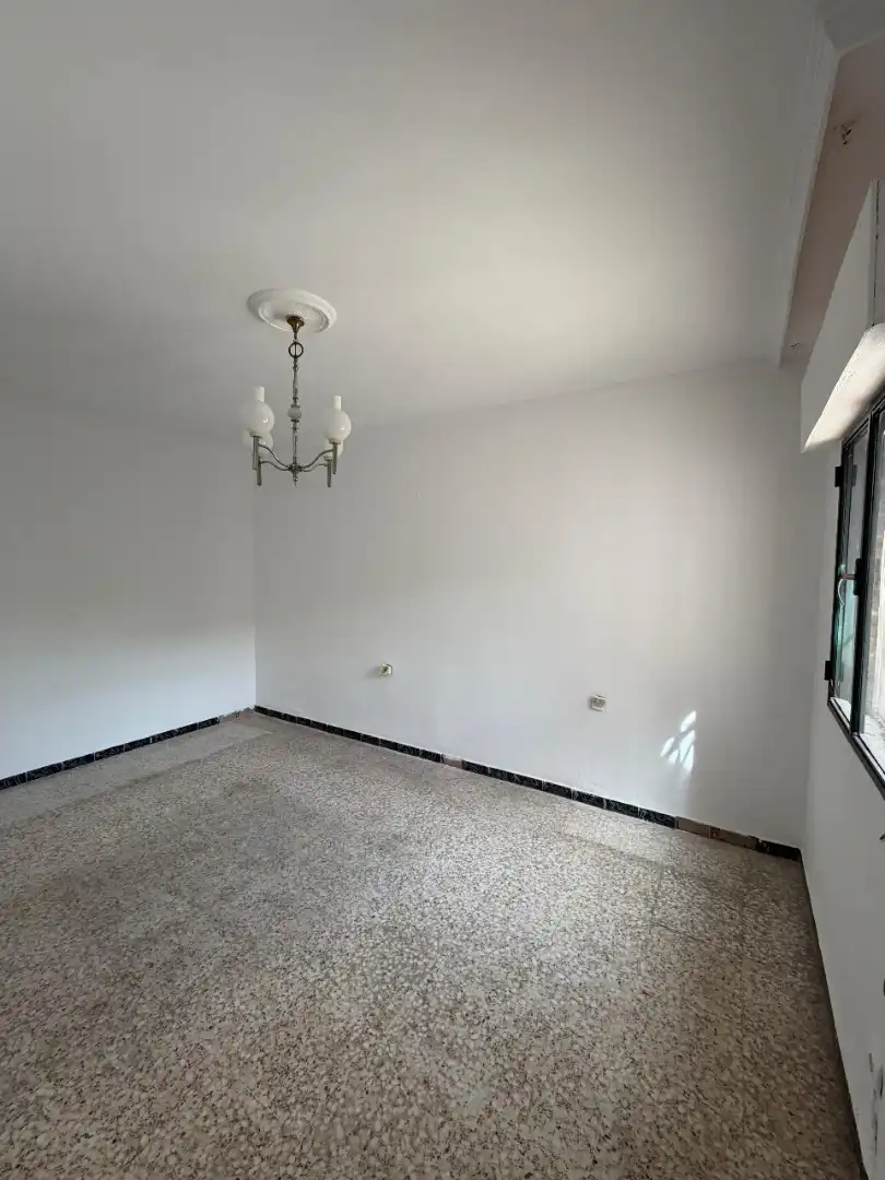 Sala d'estar de Casa o xalet en venda en Dos Hermanas amb Jardí privat i Alarma