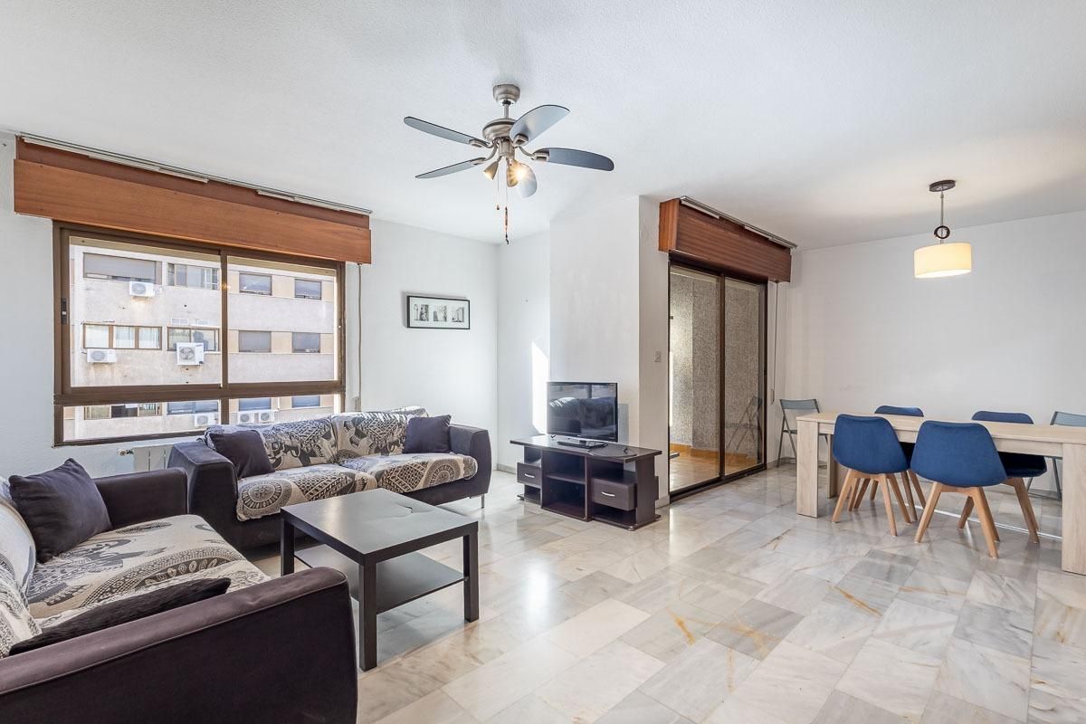 Living room of Flat for sale in  Granada Capital  with Heating and Terrace