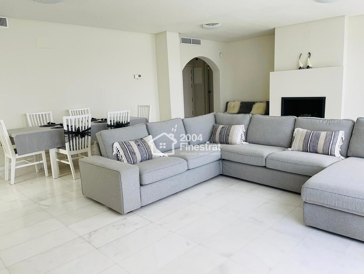 Sala d'estar de Casa o xalet en venda en Finestrat amb Aire condicionat, Jardí privat i Terrassa