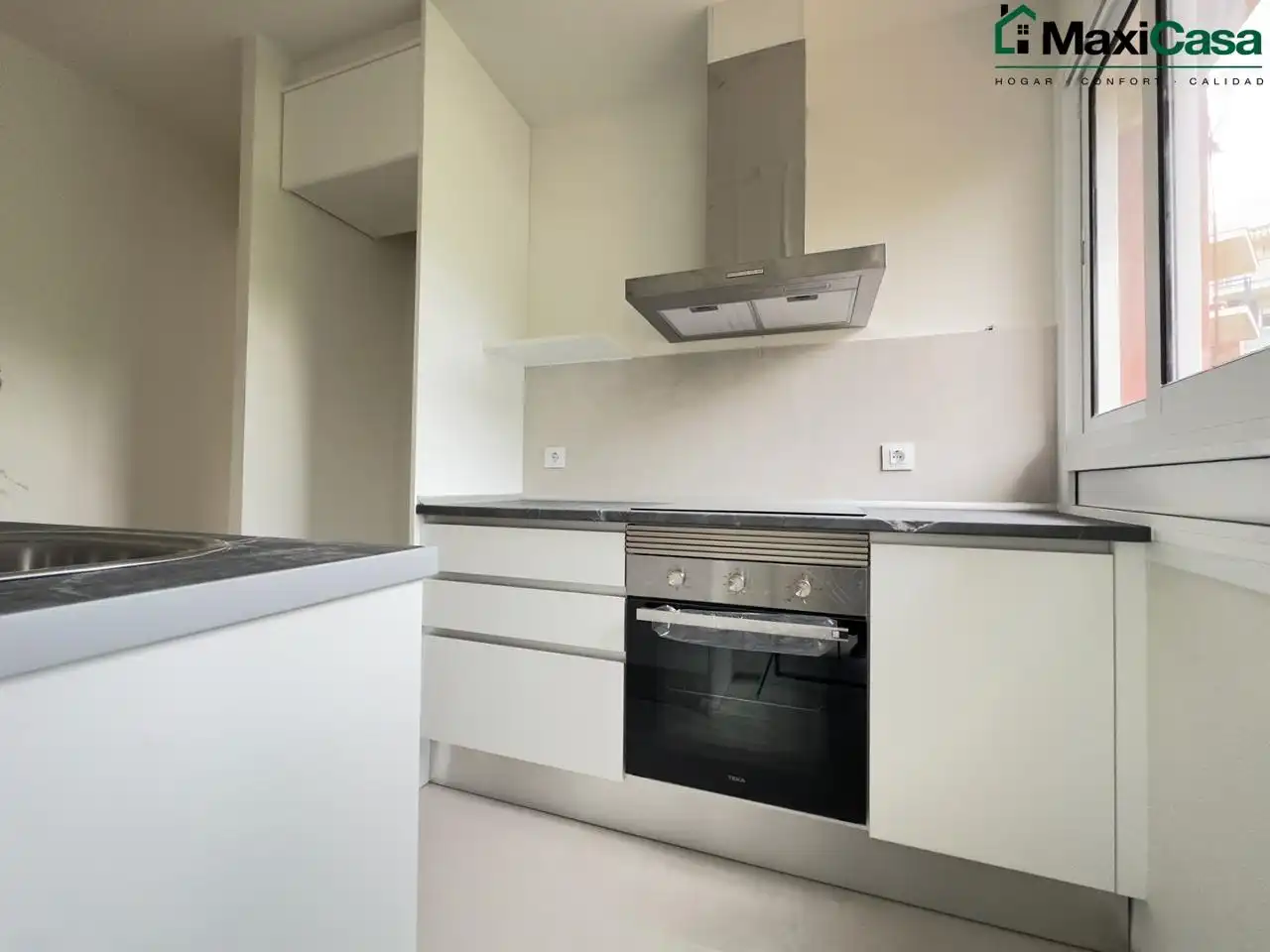 Cuina de Pis en venda en Barcelona amb Aire condicionat, Parquet i Terrassa