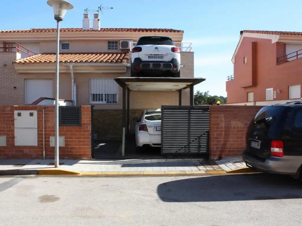 Aparcament de Casa adosada en venda en Alfara de la Baronia