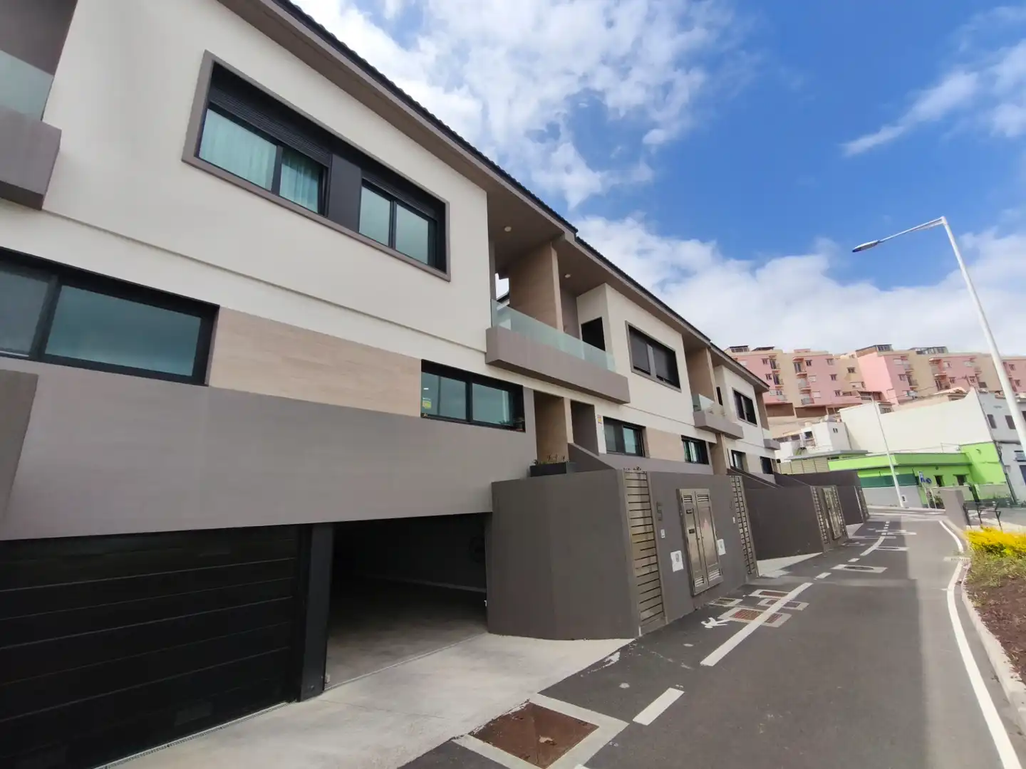Vista exterior de Casa o xalet en venda en Santa María de Guía de Gran Canaria amb Terrassa, Traster i Balcó