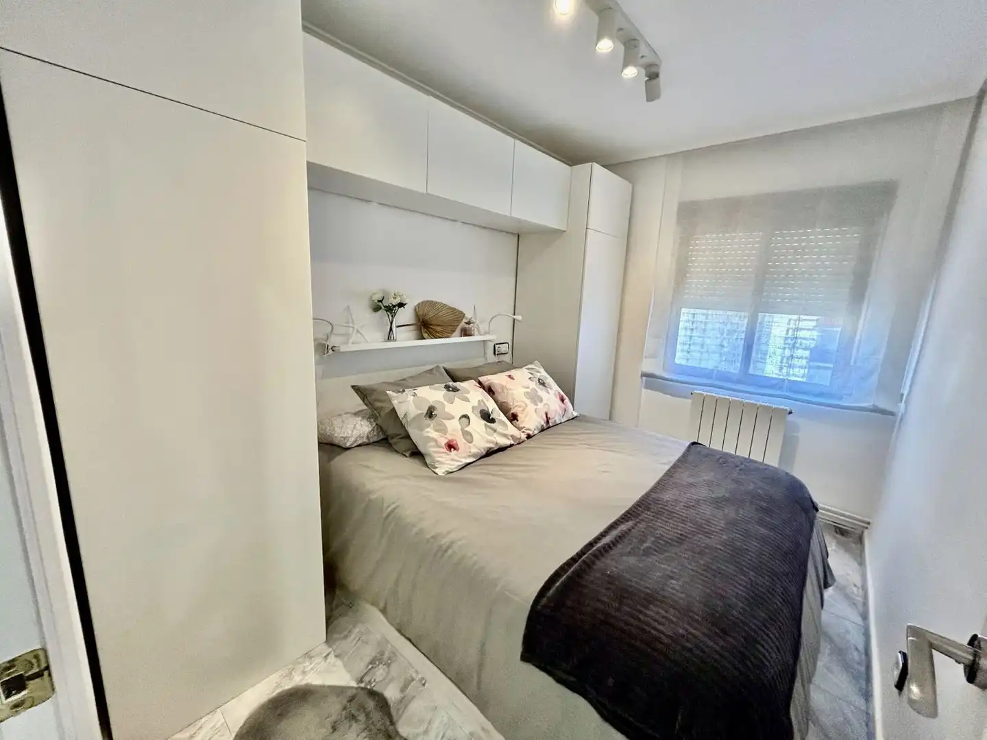 Habitación de Piso en venta en Laredo con Calefacción, Terraza y Amueblado