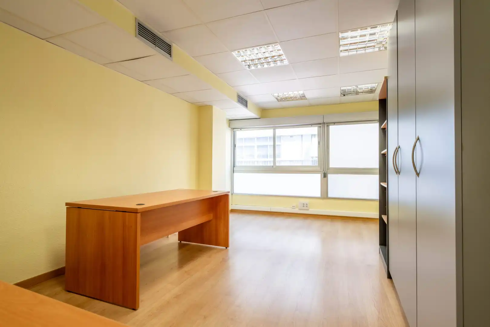 Büro zur Miete in Zaragoza mit Klimaanlage und Heizung