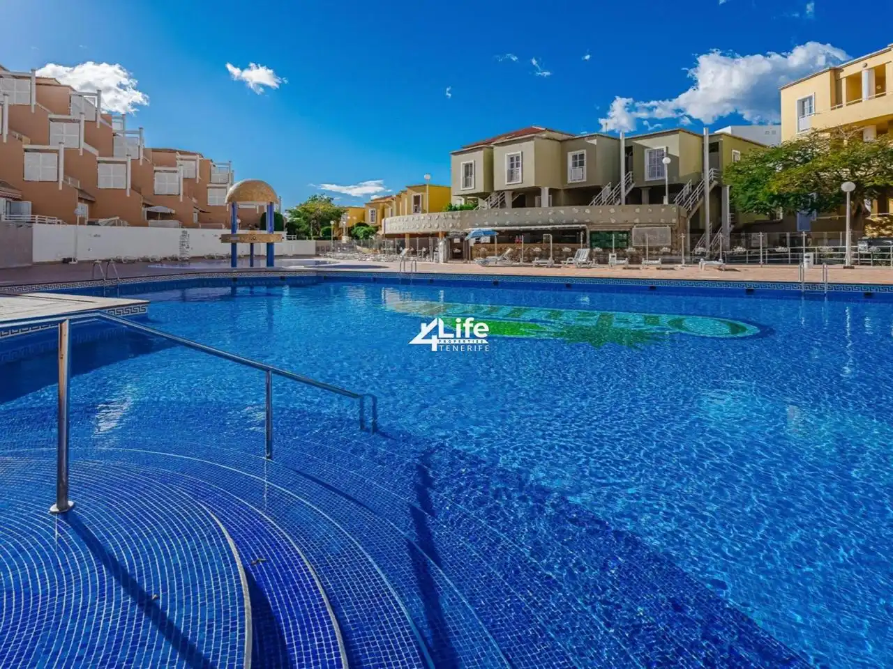 Piscina de Piso en venta en Adeje con Aire acondicionado, Terraza y Piscina comunitaria