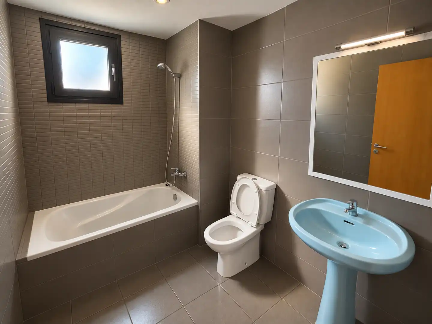 Baño de Casa o chalet en venta en Vilanova i la Geltrú con Aire acondicionado, Calefacción y Jardín privado