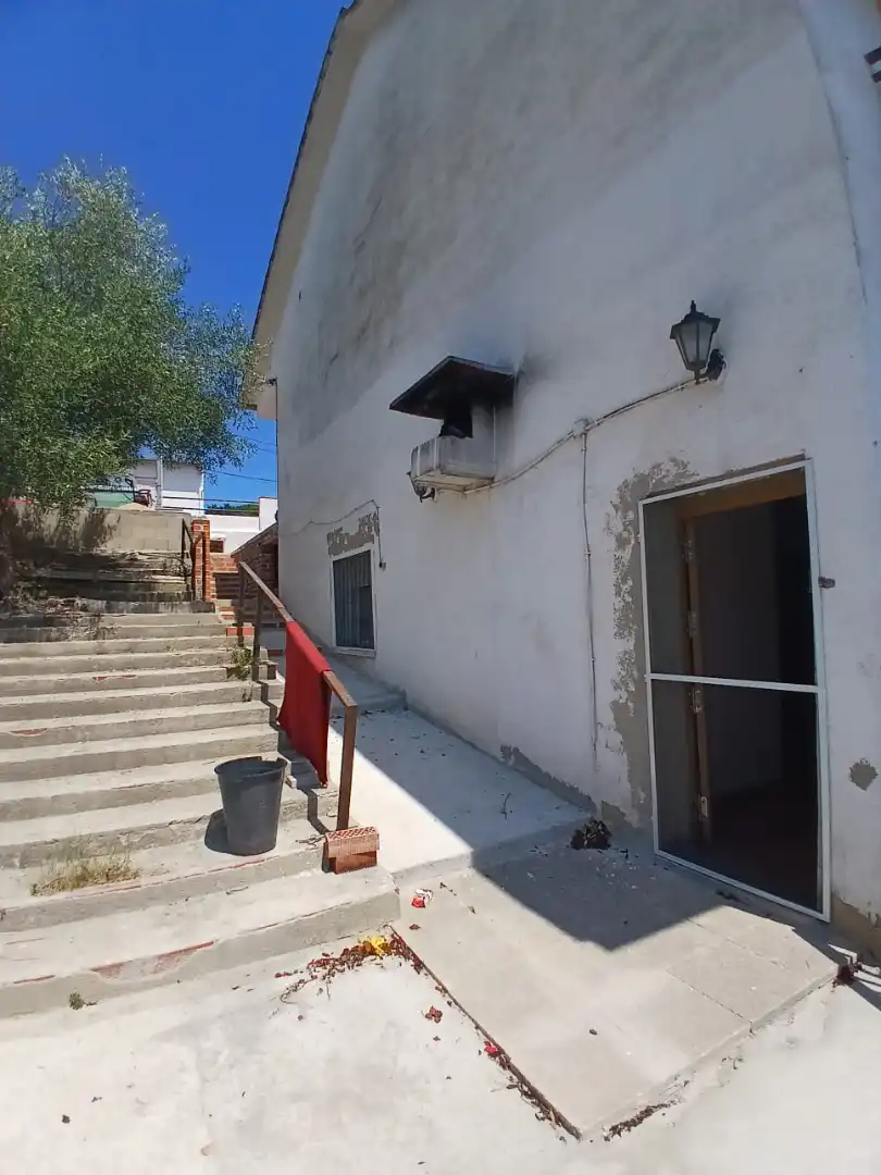 Vista exterior de Casa o xalet en venda en Barcelona amb Aire condicionat, Calefacció i Jardí privat