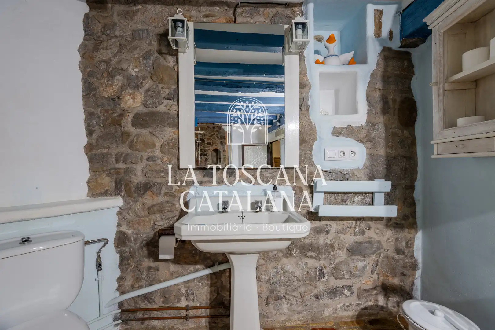 Baño de Finca rústica en venta en Sales de Llierca con Aire acondicionado, Calefacción y Jardín privado