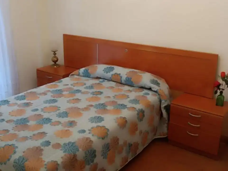 Dormitori de Pis en venda en Ourense Capital  amb Calefacció, Moblat i Balcó